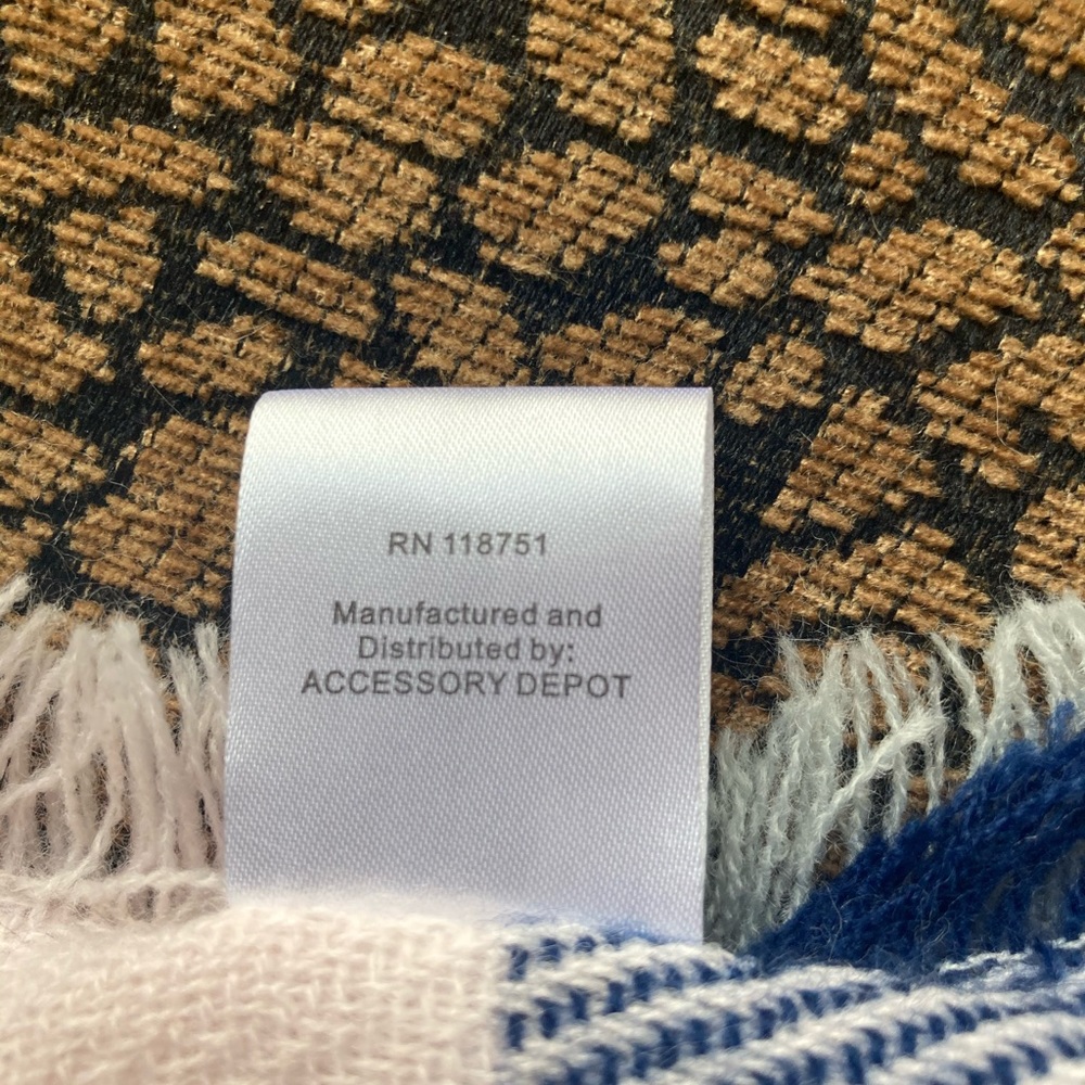 Beautiful scarf 🧣 - Picture 5 of 6